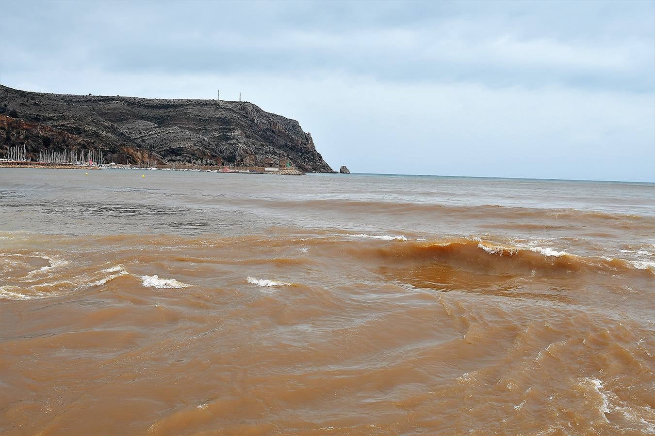 El temporal de lluvia y viento en la Comunitat Valenciana de esta Semana Santa ha finalizado este lunes por la tarde tras dejar registros históricos de lluvia, como los 302 litros por metro cuadrado en solo 24 horas en Xàbia / Jávea (Alicante)