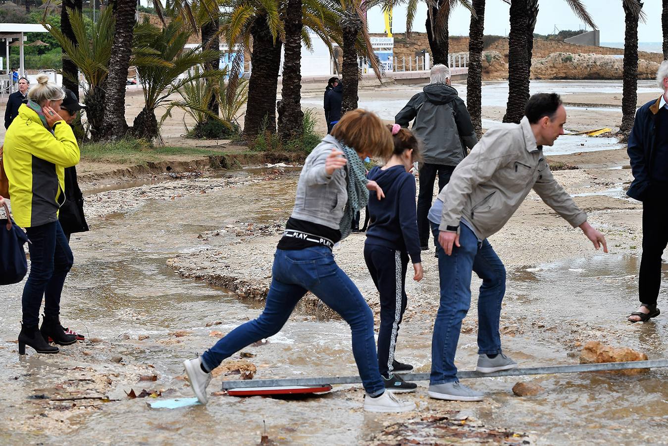 El temporal de lluvia y viento en la Comunitat Valenciana de esta Semana Santa ha finalizado este lunes por la tarde tras dejar registros históricos de lluvia, como los 302 litros por metro cuadrado en solo 24 horas en Xàbia / Jávea (Alicante)