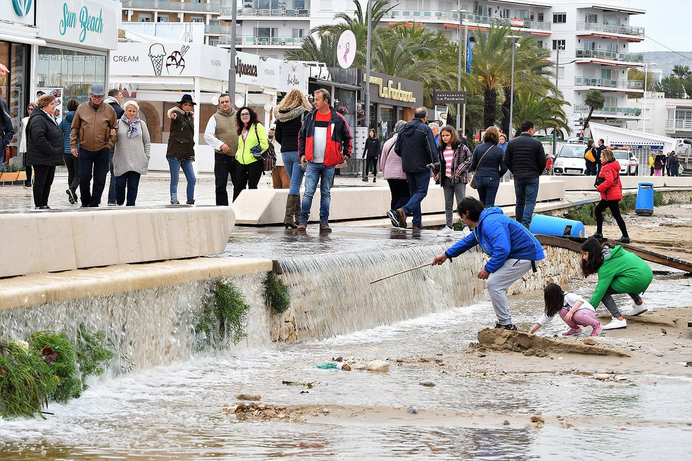 El temporal de lluvia y viento en la Comunitat Valenciana de esta Semana Santa ha finalizado este lunes por la tarde tras dejar registros históricos de lluvia, como los 302 litros por metro cuadrado en solo 24 horas en Xàbia / Jávea (Alicante)