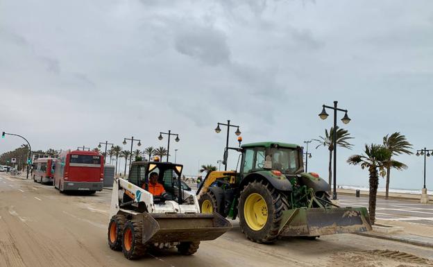 Trabajos de limpieza en Valencia tras el temporal.