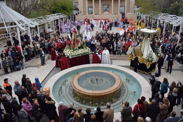 La plaza del Ayuntamiento de Benetússer acogió la celebración del Domingo de Gloria. 