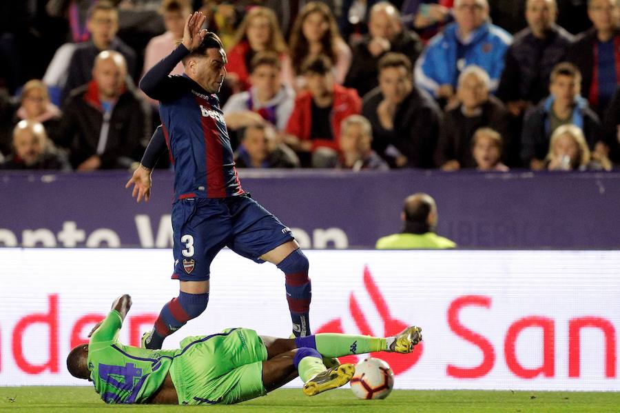 Estas son las mejores imágenes del partido decisivo para el conjunto granota en el Ciutat de València. Encuentro correspondiente a la jornada 34 de LaLiga