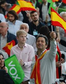 Imagen secundaria 2 - Abascal abarrota el Príncipe Felipe de Valencia y pide el voto «en defensa de la libertad»