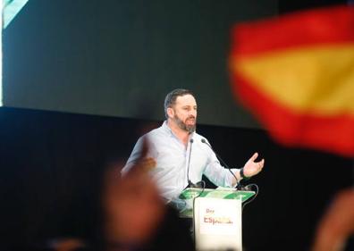 Imagen secundaria 1 - Abascal abarrota el Príncipe Felipe de Valencia y pide el voto «en defensa de la libertad»