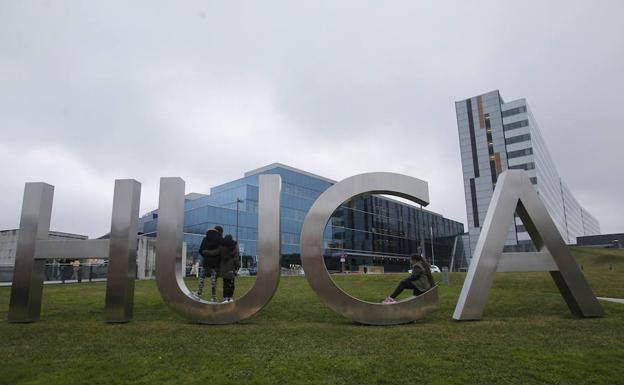 Ingresada por orden judicial una mujer en Oviedo que quería dar a luz en casa