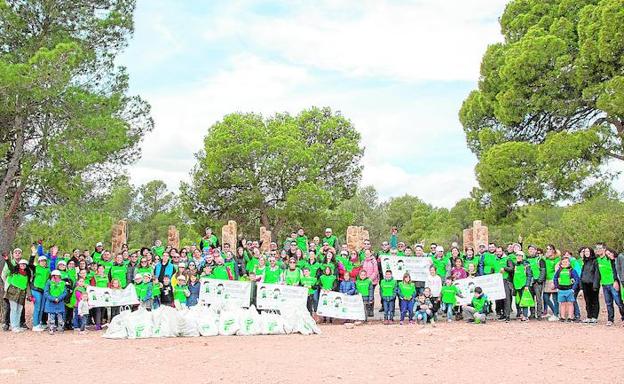 En la acción participaron alrededor de 150 voluntarios, la mayoría trabajadores y familiares de las entidades organizadoras y las empresas participantes del sector del plástico.