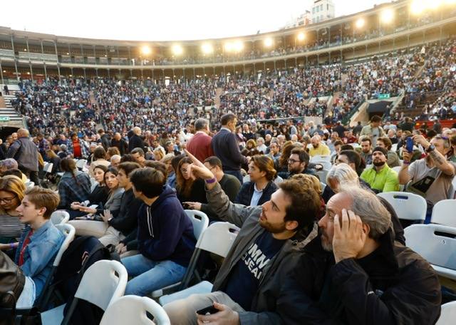 Fotos: Mark Knopfler suena en la plaza de toros Valencia