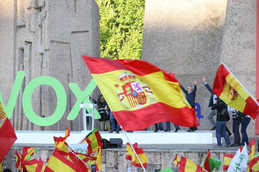 Fotos: Mitin de Vox en la plaza de Colón de Madrid
