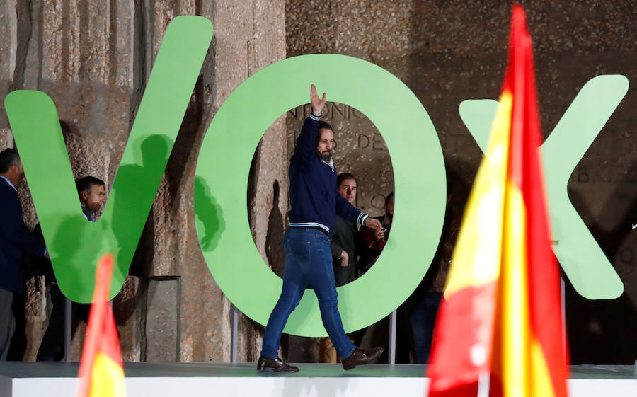 Fotos: Mitin de Vox en la plaza de Colón de Madrid