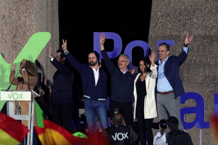 Fotos: Mitin de Vox en la plaza de Colón de Madrid