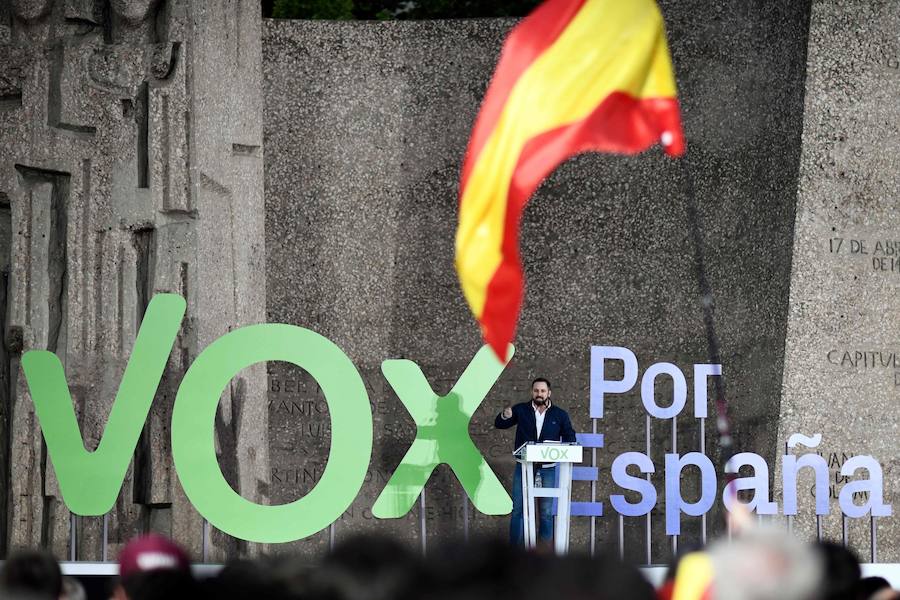 Fotos: Mitin de Vox en la plaza de Colón de Madrid