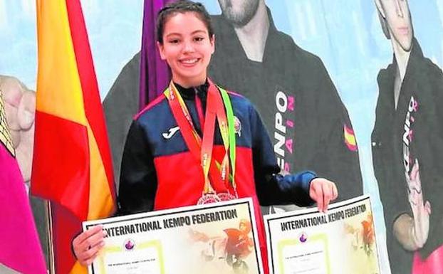 Paula Valdés, la niña de las 49 medallas