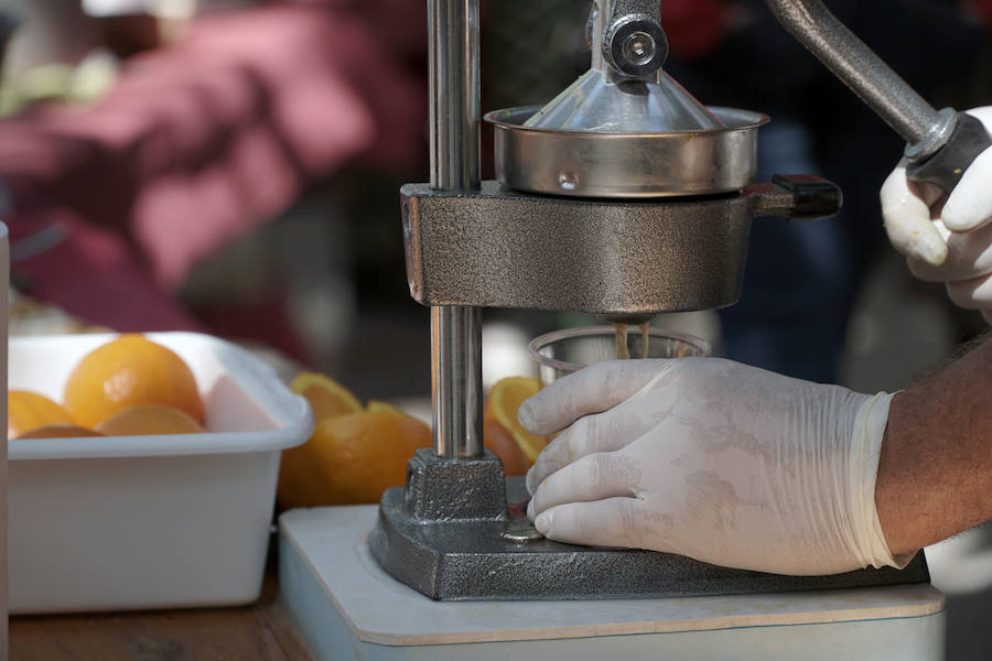 Los valencianos siguen disfrutando de los mejores vinos y productos gastronómicos en el Jardín del Turia, con la Mostra de Proava, que estará disponible hasta hasta el próximo lunes 29 de abril, entre los puentes de Exposición y las Flores.