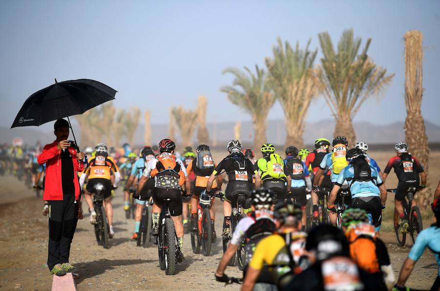 La carrera Garmin Titan Desert desembarca en Errachidia (Marruecos) con récord de 675 participantes que retarán los rigores del desierto en la prueba más prestigiosa del mundo de bicicleta de montaña por etapas del 28 de abril al 3 de mayo.