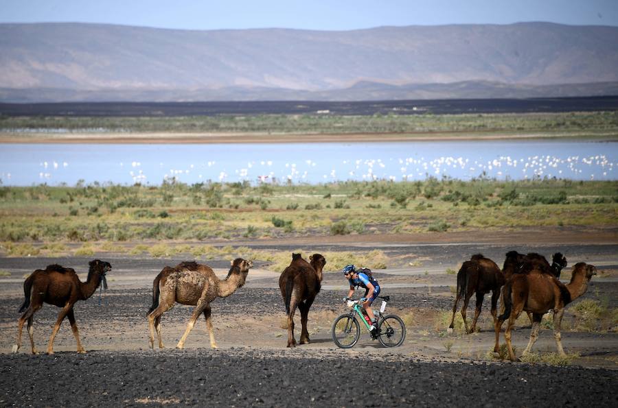 La carrera Garmin Titan Desert desembarca en Errachidia (Marruecos) con récord de 675 participantes que retarán los rigores del desierto en la prueba más prestigiosa del mundo de bicicleta de montaña por etapas del 28 de abril al 3 de mayo.