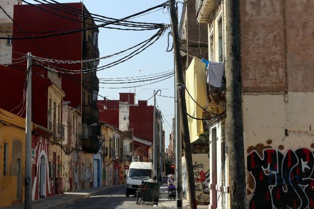 Una calle del Cabanyal pendiente de reurbanizar. 