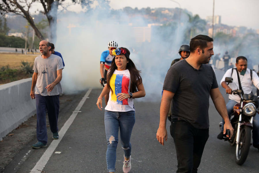 Los opositores Guaidó y Leopoldo López lideran el golpe contra Maduro 