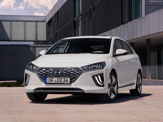 Hyundai Ioniq eléctrico, híbrido o híbrido enchufable.