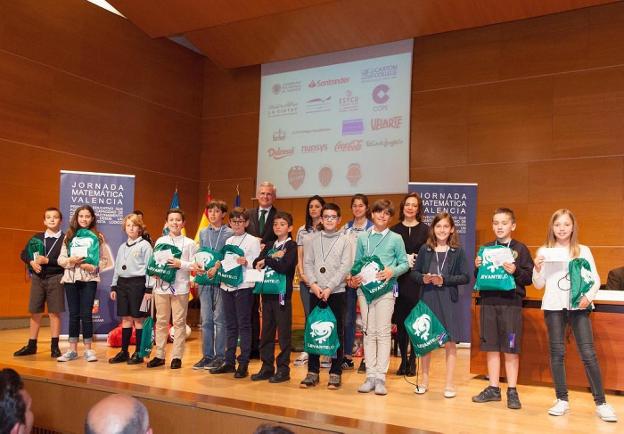 Algunos de los premiados de la jornada, ayer en la UPV. 