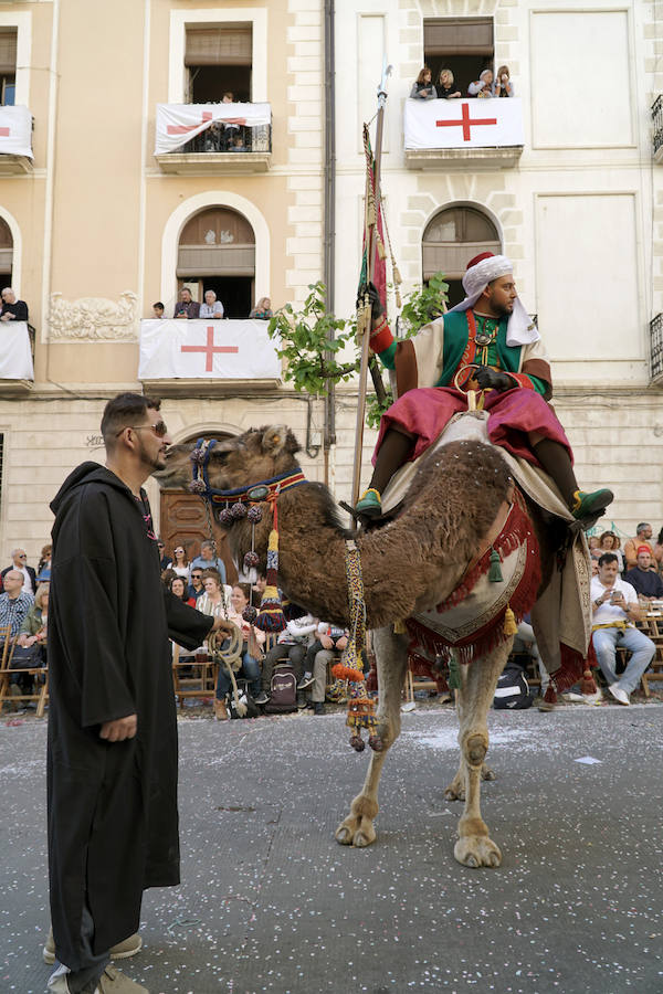 Las Fiestas de Moros y Cristianos en honor a San Jorge están declaradas de Interés Turístico Internacional desde 1980, y consideradas como la cuna de cuantas se celebran a lo largo y ancho de la Comunidad Valenciana. Conmemoran los hechos históricos que tuvieron lugar en 1276, relacionados con las sublevaciones de los musulmanes que habitaban la zona y que dieron origen al patronazgo de San Jorge, al que la tradición atribuye su intervención en defensa de los nuevos pobladores, con ocasión del ataque que sufrieron y en cuya batalla murió el caudillo Al-Azraq.