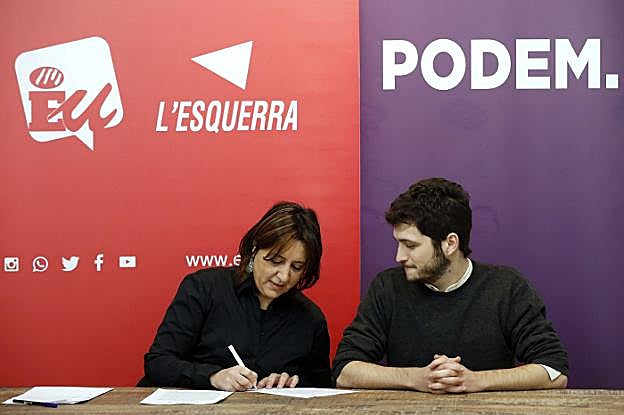Rosa Pérez, líder de EU, y Antonio Estañ, secretario general de Podemos. 