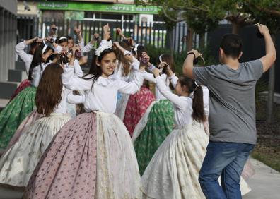 Imagen secundaria 1 - Últimos ensayos para la dansà popular a la Virgen