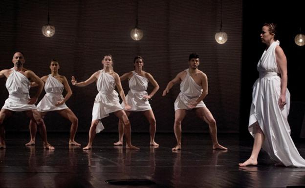 Representación de una obra de la literatura clásica griega en un teatro español.