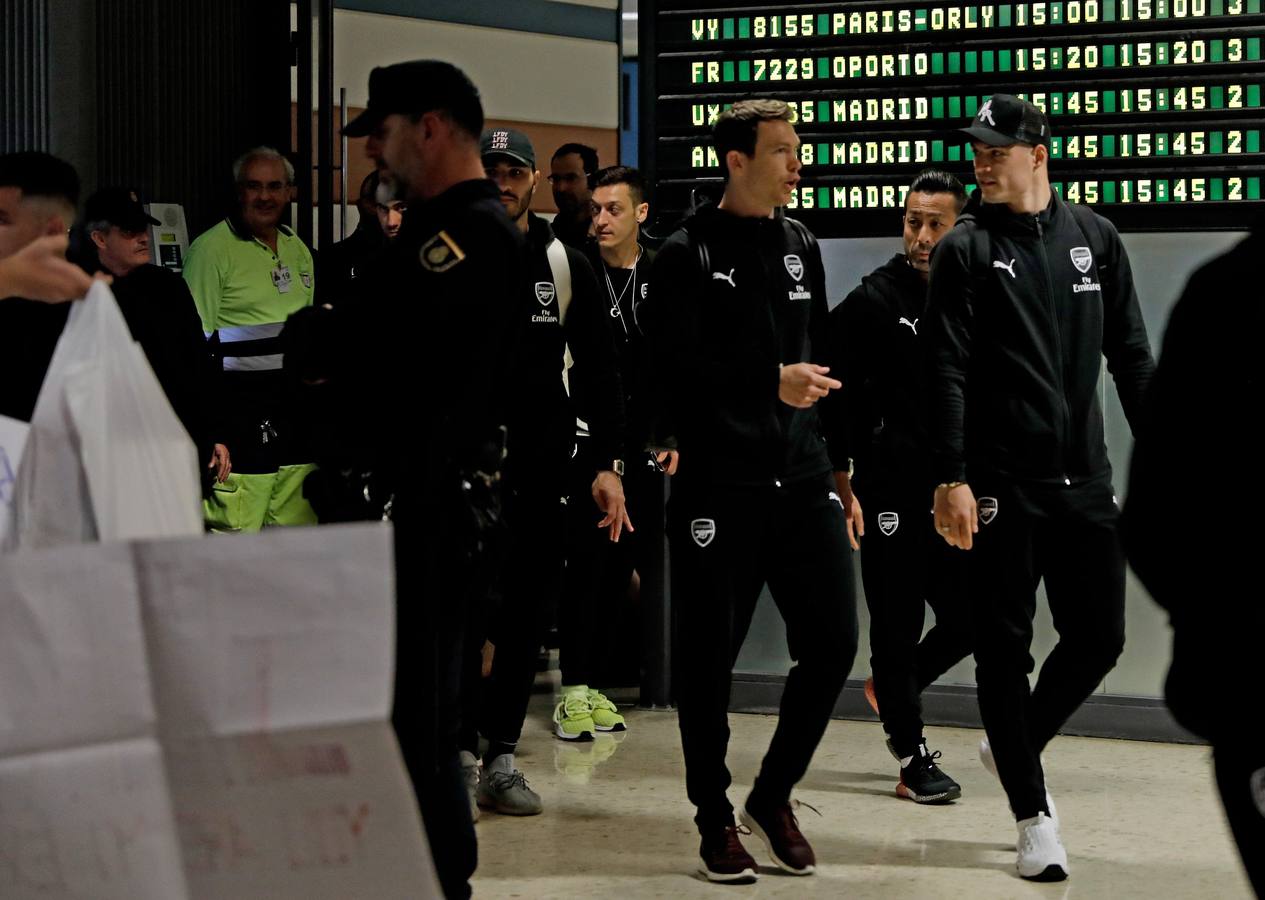 El Arsenal ha aterrizado en Valencia este miércoles y se ha entrenado esta tarde en Mestalla de cara al partido de vuelta de la semifinal de la UEFA Europa League 2018-2019. Marcelino y Gayà por un lado y Unai Emery y Petr Cech por otro han protagonizado las ruedas de prensa previas al choque.