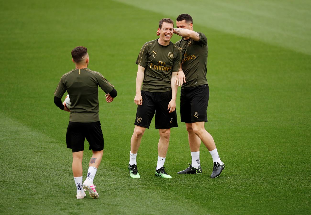 El Arsenal ha aterrizado en Valencia este miércoles y se ha entrenado esta tarde en Mestalla de cara al partido de vuelta de la semifinal de la UEFA Europa League 2018-2019. Marcelino y Gayà por un lado y Unai Emery y Petr Cech por otro han protagonizado las ruedas de prensa previas al choque.