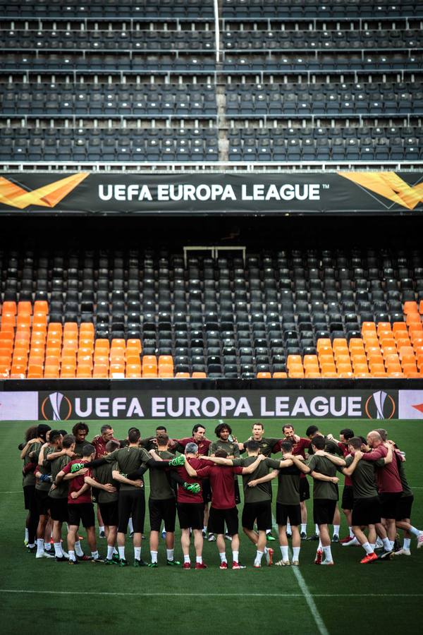 El Arsenal ha aterrizado en Valencia este miércoles y se ha entrenado esta tarde en Mestalla de cara al partido de vuelta de la semifinal de la UEFA Europa League 2018-2019. Marcelino y Gayà por un lado y Unai Emery y Petr Cech por otro han protagonizado las ruedas de prensa previas al choque.