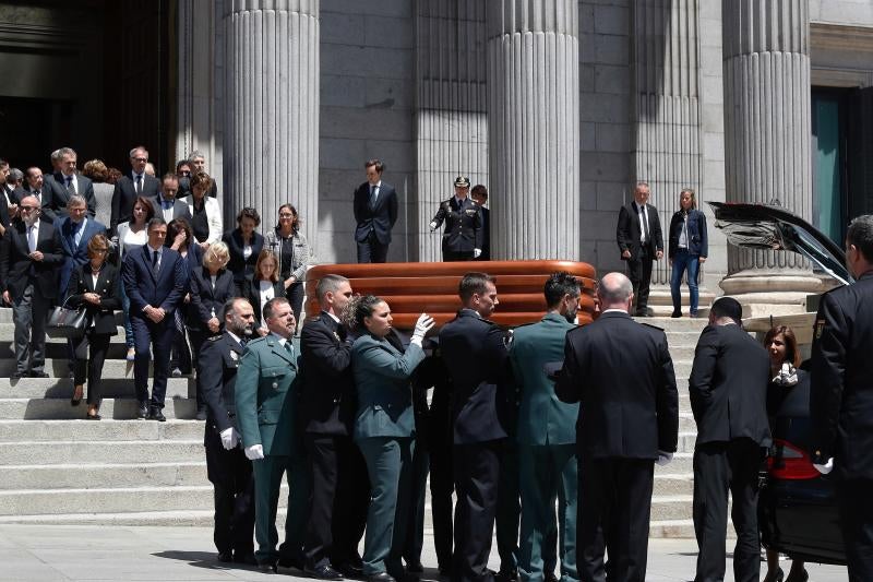 Fotos: Dolor y mucho respeto en la capilla ardiente de Alfredo Pérez Rubalncaba