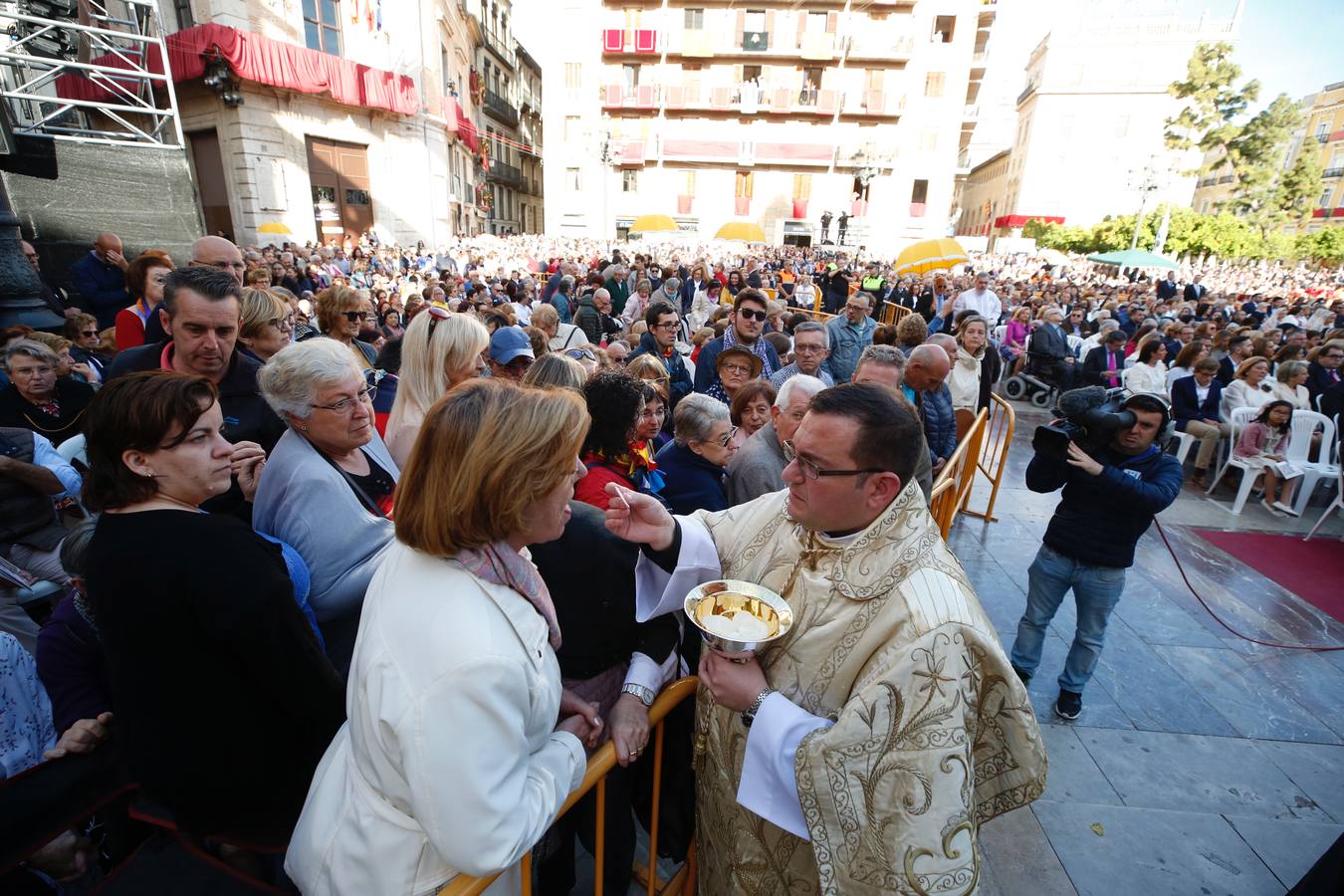 Traslado de la Mare de Déu, la Virgen de los Desamparados, en 2019. Un momento del traslado entre la basílica y la catedral de Valencia, celebrado después de la Misa de Infantes (en la imagen).