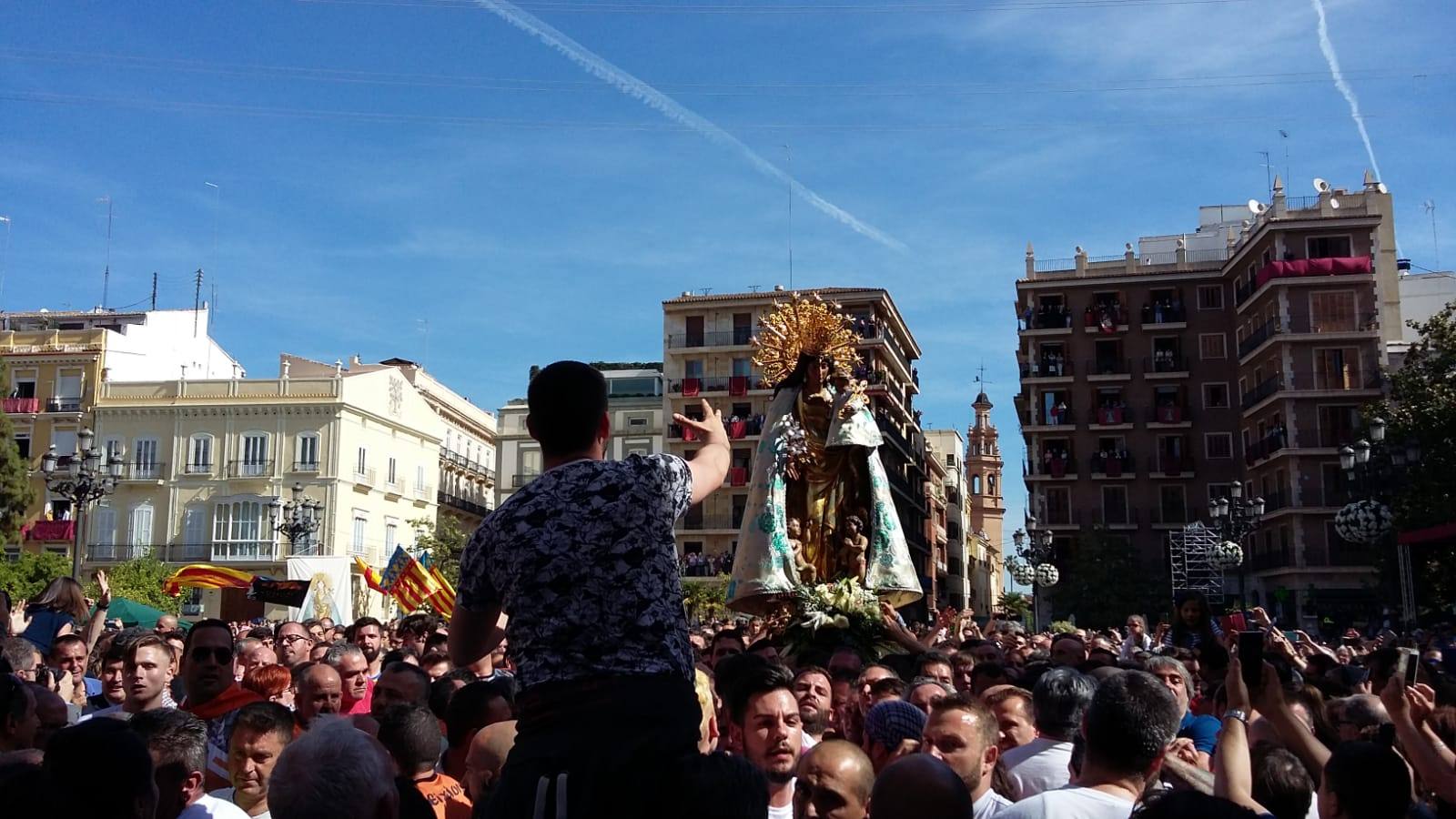 Traslado de la Mare de Déu, la Virgen de los Desamparados, en 2019. Un momento del traslado entre la basílica y la catedral de Valencia, celebrado después de la Misa de Infantes.