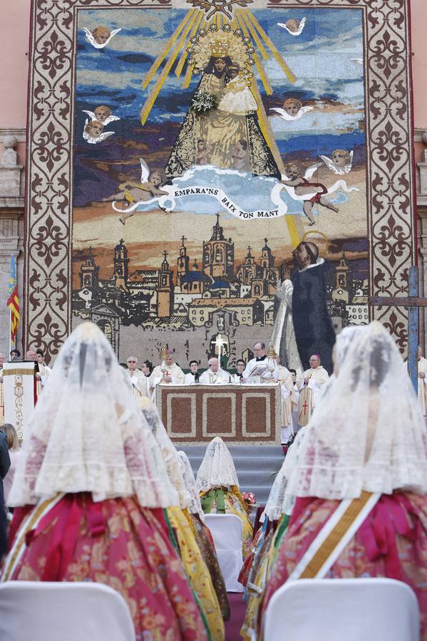 Traslado de la Mare de Déu, la Virgen de los Desamparados, en 2019. Un momento del traslado entre la basílica y la catedral de Valencia, celebrado después de la Misa de Infantes.