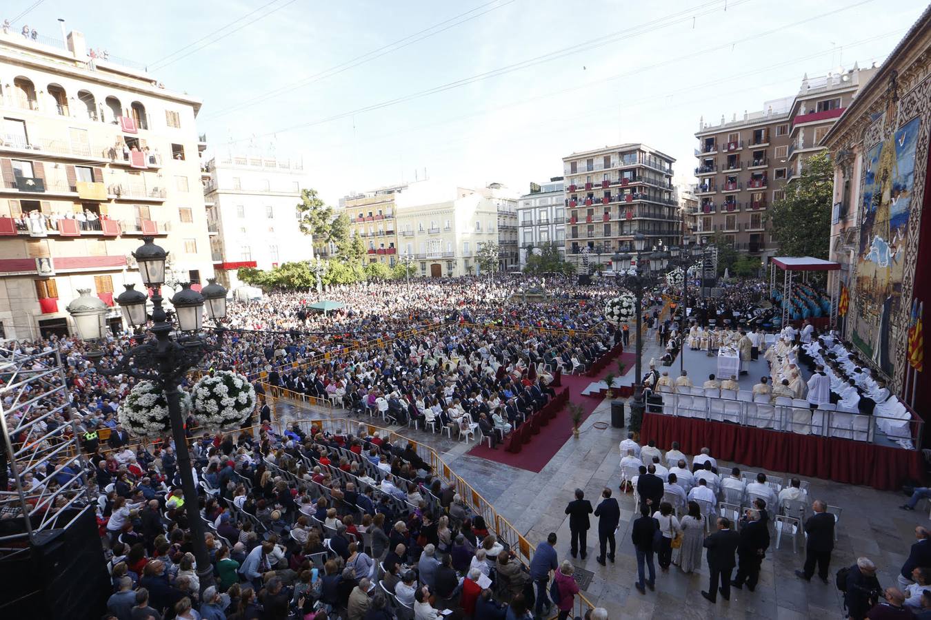 Traslado de la Mare de Déu, la Virgen de los Desamparados, en 2019. Un momento del traslado entre la basílica y la catedral de Valencia, celebrado después de la Misa de Infantes.