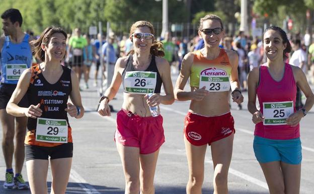 Mujeres durante una carrera en Valencia.