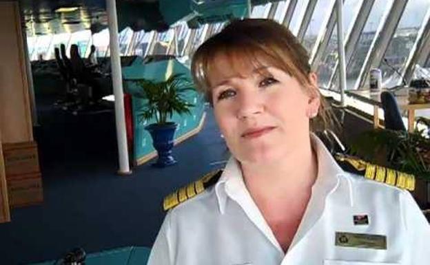 Imagen principal - 1. Inger Olsen comanda un crucero de la británica Cunard.2. Serena Melani trabajó antes en buques petroleros. 3. La británica Sarah Breton comenzó su carrera con 16 años.