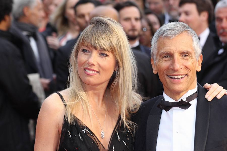 El Festival de cine de Cannes (14 a 25 de mayo) sigue derrochando glamur. Este sábado, con protagonismo español. La película 'Dolor y gloria', de Pedro Almodóvar, fue recibida con un clamor unánime por la prensa internacional y francesa en el Festival de Cannes, tras su proyección el viernes por la noche en liza por la Palma de Oro. Pedro Almodóvar se mostraba emocionado tras las buenas críticas del filme, a la espera de ver si dentro de una semana gana, por fin, la Palma de Oro, al sexto intento..