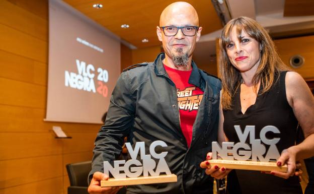 Los ganadores del Festival Valencia Negra, César Pérez Gellida y Raquel Gámez. 