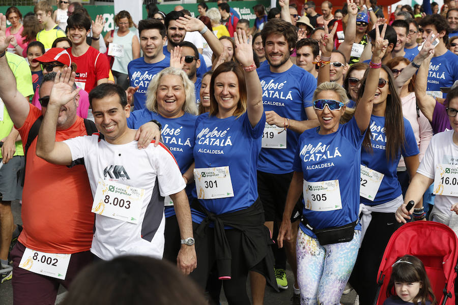 La Volta a Peu ya tiene nuevos vencedores. Los atletas del Cárnicas Serrano, Alberto López y Marta Esteban han sido los más rápidos en sus respectivas categorías y se han alzado con el oro de la prueba con más historia de la ciudad de Valencia. Más de 10.000 personas han participado en una carrera. 