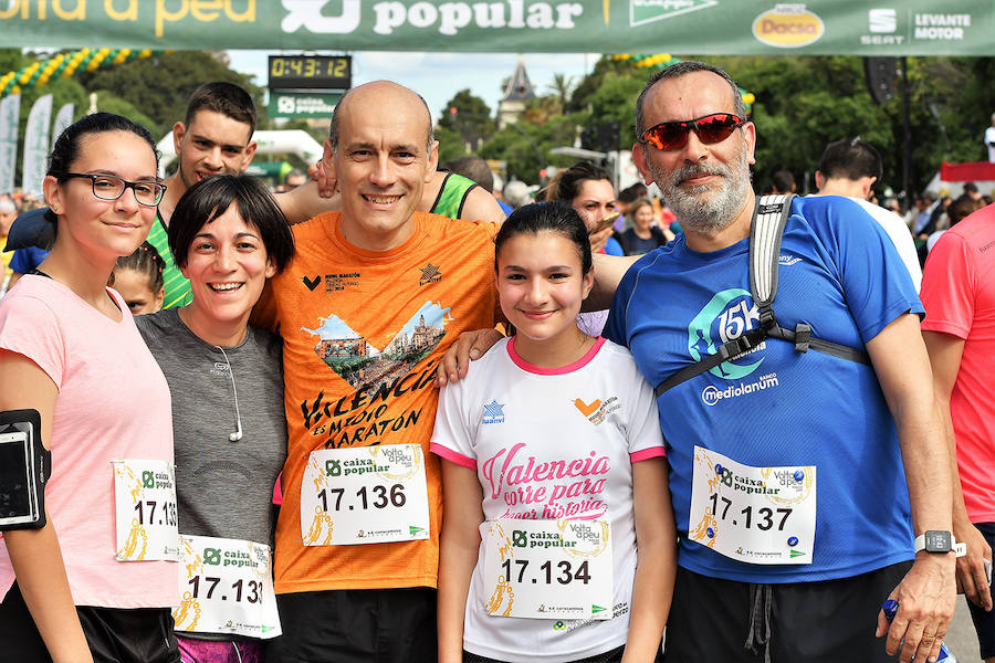 La Volta a Peu ya tiene nuevos vencedores. Los atletas del Cárnicas Serrano, Alberto López y Marta Esteban han sido los más rápidos en sus respectivas categorías y se han alzado con el oro de la prueba con más historia de la ciudad de Valencia. Más de 10.000 personas han participado en una carrera. 