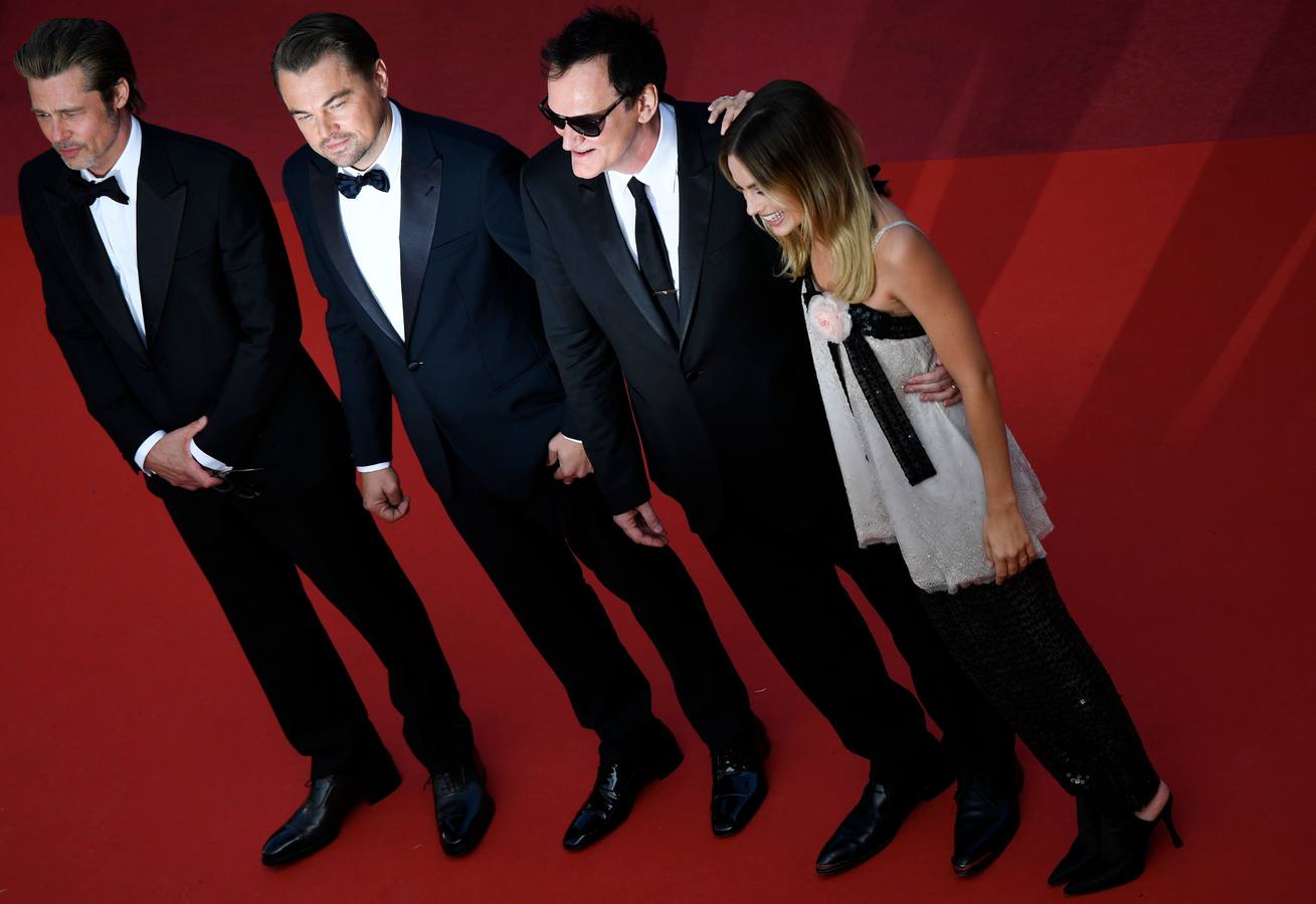 «Érase una vez en... Hollywood», de Quentin Tarantino, era una de las películas más esperadas del Festival de Cannes, y su alfombra roja este martes antes del estreno no decepcionó, con Leonardo DiCaprio y Brad Pitt como dos de los actores más aclamados. Completó el trío Margot Robbie.