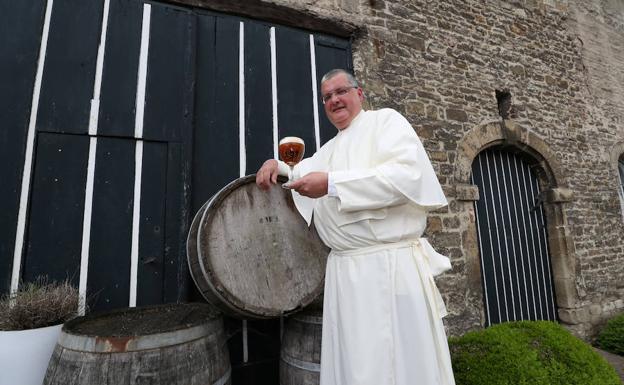 Los monjes de Grimbergen elaboran de nuevo su cerveza artesanal tras 225 años