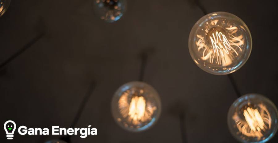 'Gana Energía' es una comercializadora eléctrica de origen renovable y próximamente también de gas natural que ofrece sus servicios a particulares, empresas e instituciones en España. Opera de forma 100% digital.