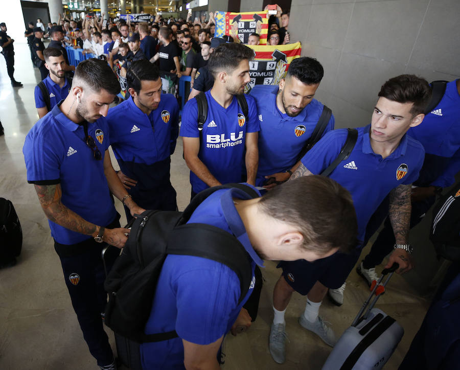 Fotos: Fotos de los primeros aficionados del Valencia CF en Manises