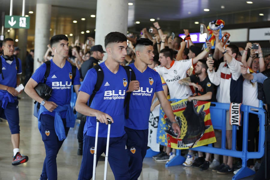 Fotos: Fotos de los primeros aficionados del Valencia CF en Manises