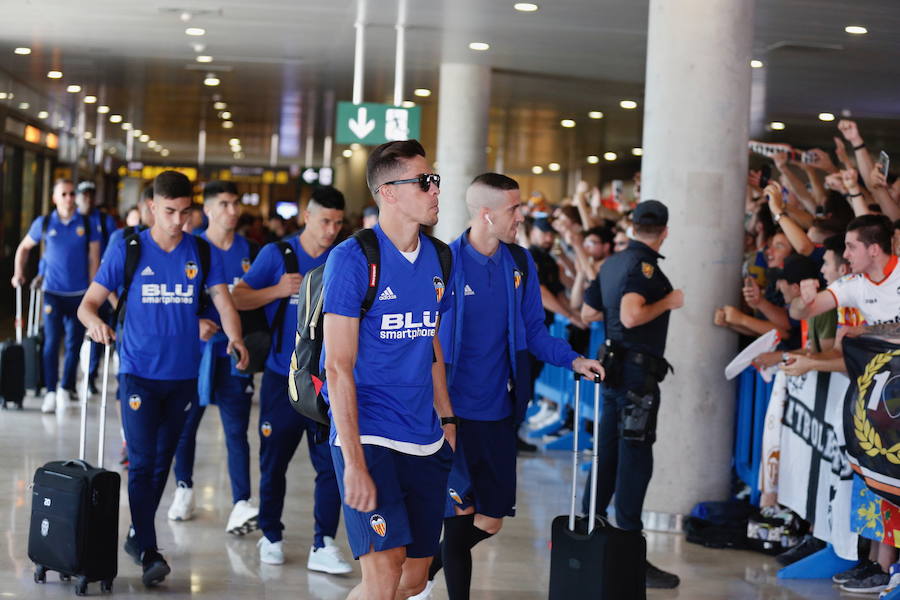 Fotos: Fotos de los primeros aficionados del Valencia CF en Manises