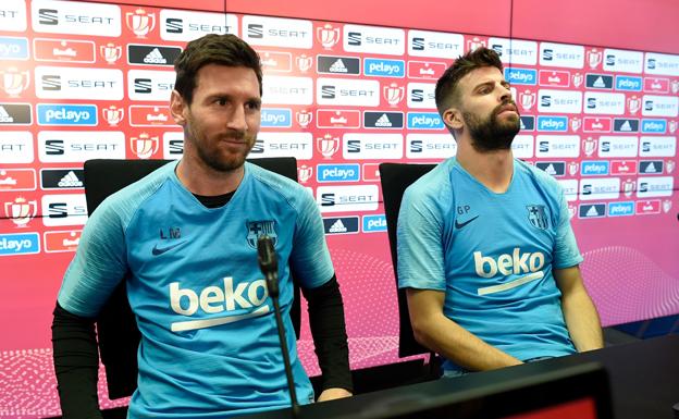 Messi y Piqué, en la rueda de prensa previa a la final de Copa.