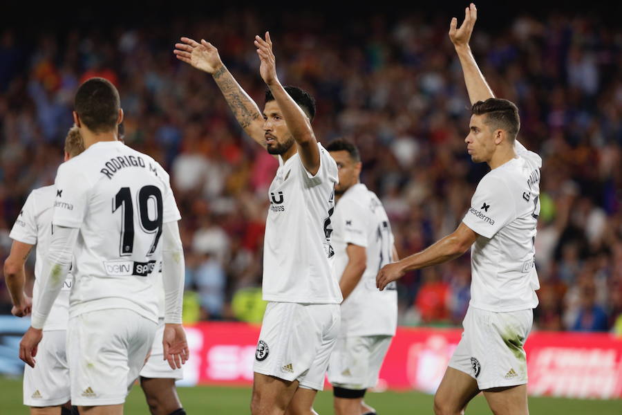 Estas son las mejores fotos del Barcelona-Valencia de Copa disputado en el Benito Villamarín