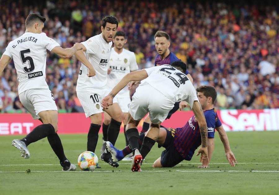 Estas son las mejores fotos del Barcelona-Valencia de Copa disputado en el Benito Villamarín